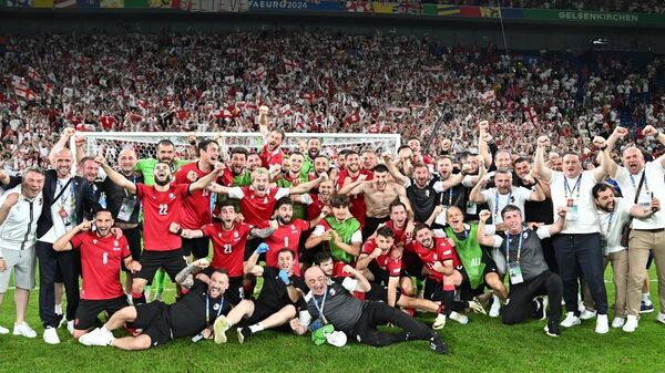 Сборная Грузии по футболу после победы над командой Португалии на Евро 2024 - Sputnik Грузия