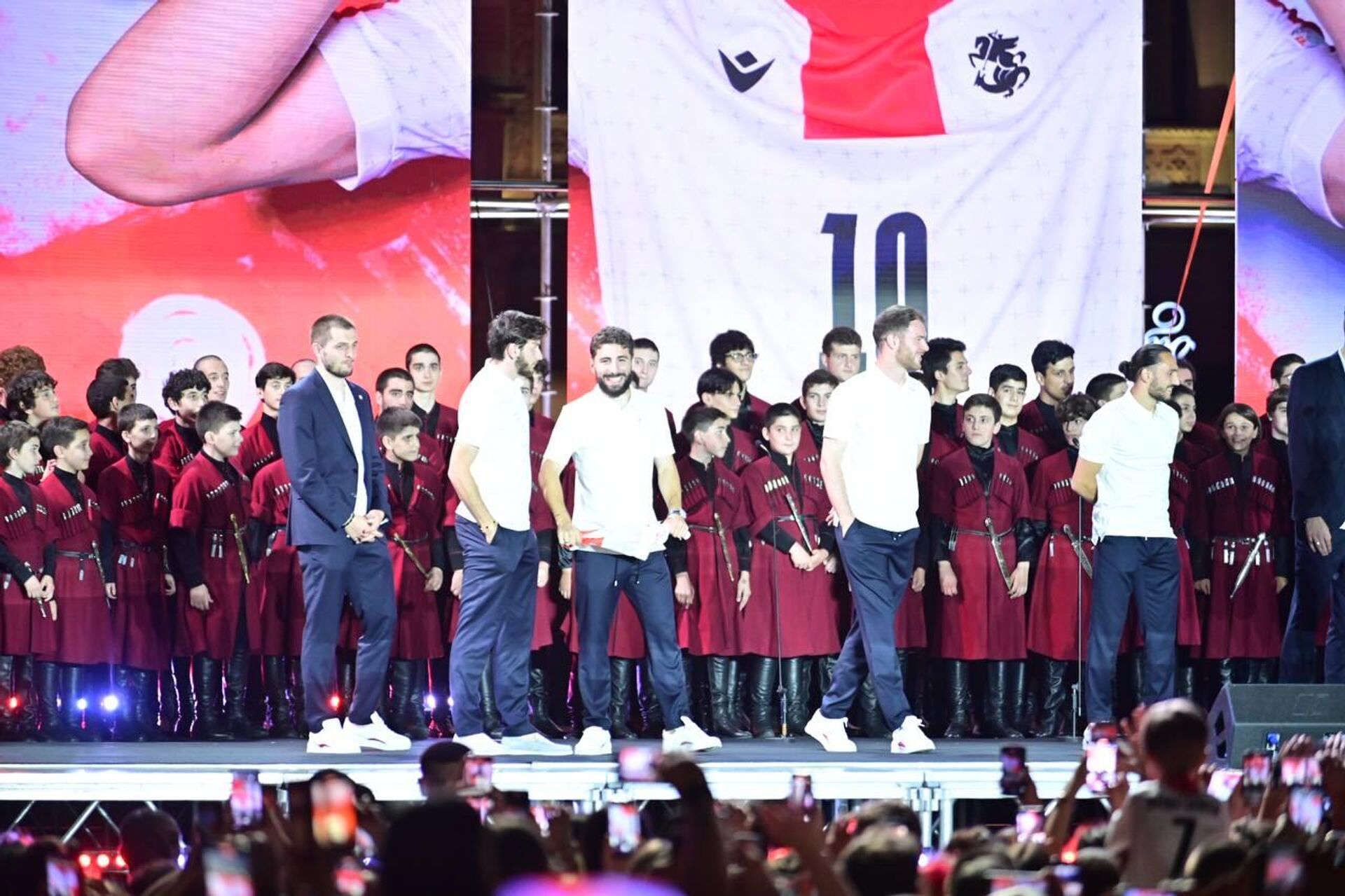 Торжественная церемония награждения грузинских футболистов состоялась в столице Грузии - Sputnik Грузия, 1920, 03.07.2024