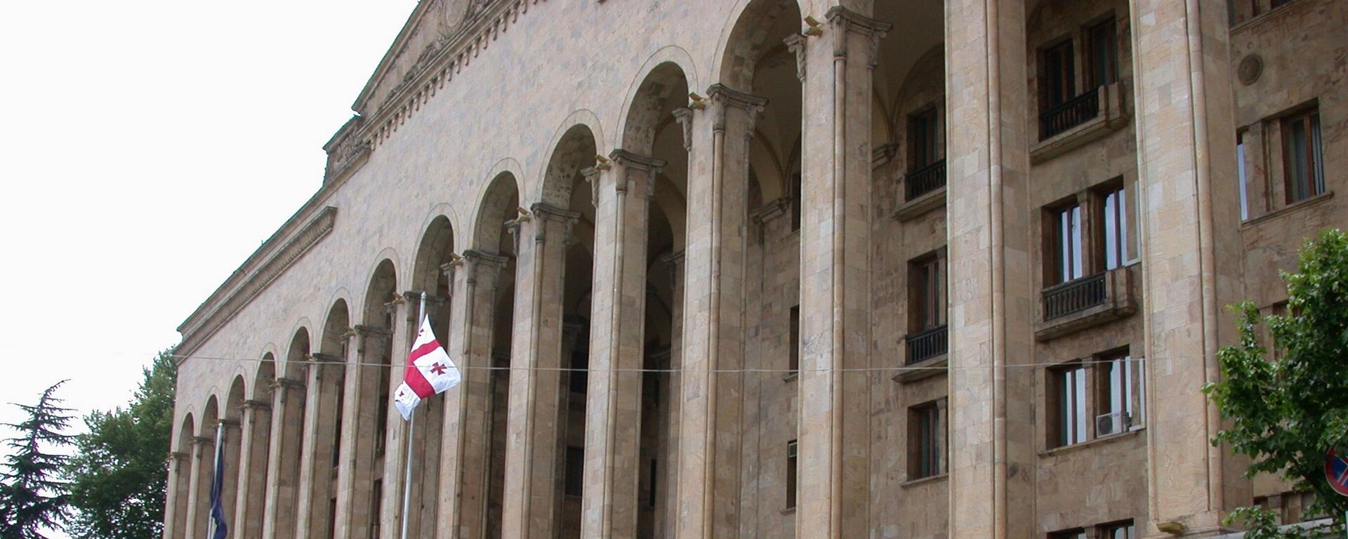 Здание парламента Грузии в Тбилиси - Sputnik Грузия, 1920, 08.12.2025