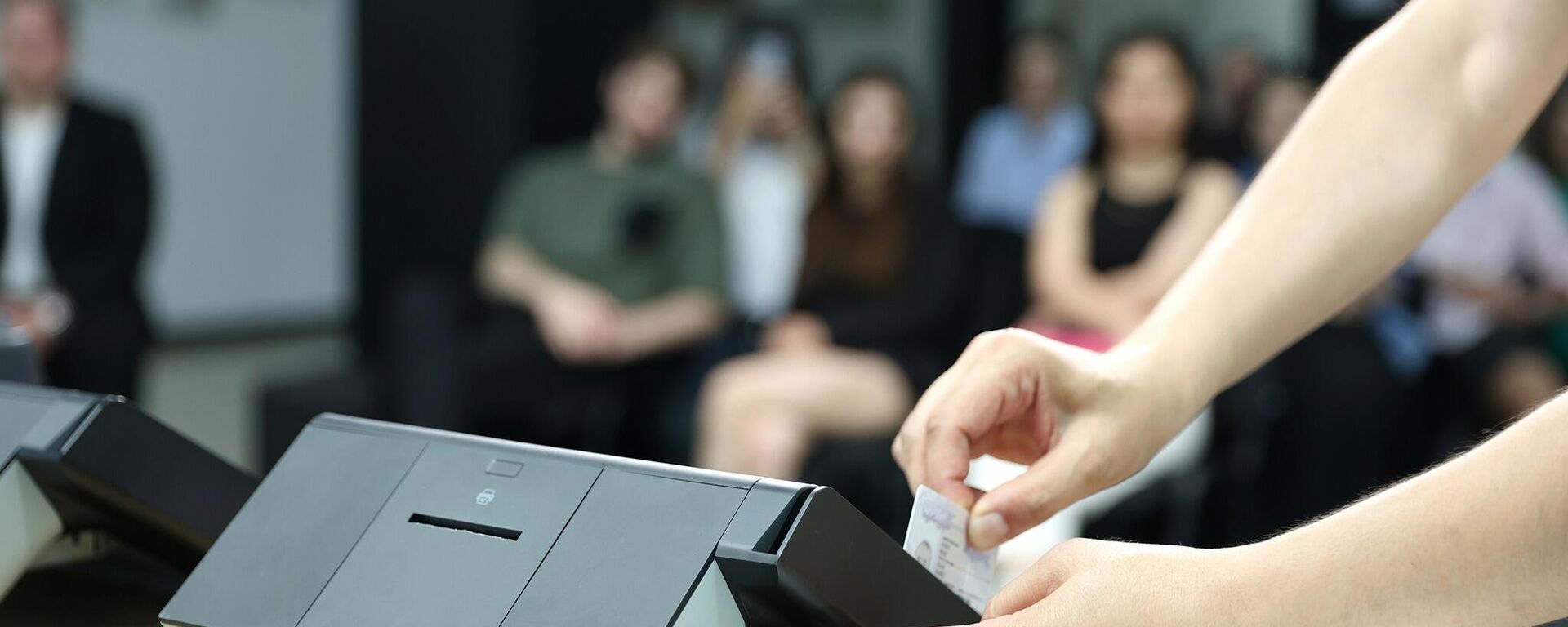 ЦИК Грузии обучает избирателей голосовать по новым технологиям - Sputnik Грузия, 1920, 22.11.2025