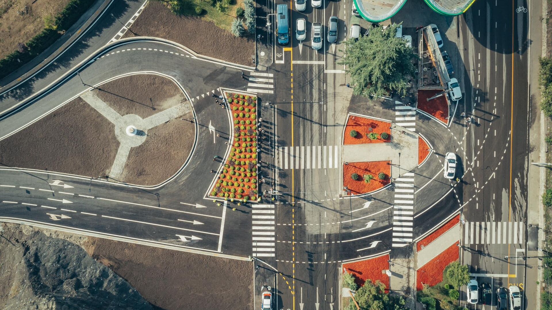 Транспортная развязка на пересечении шоссе Чабуа Амиреджиби и проспекта Михаила Тамарашвили. - Sputnik Грузия, 1920, 20.11.2024