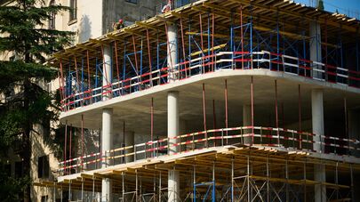 Экономика, бизнес и недвижимость - строительство нового жилого дома