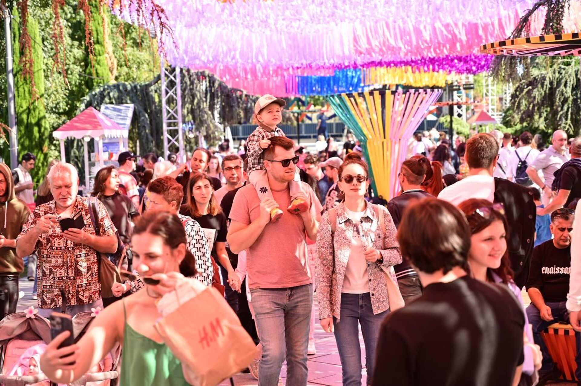 Праздничные мероприятия по случаю празднования дней города Тбилисоба 2024 - Sputnik Грузия, 1920, 17.09.2025