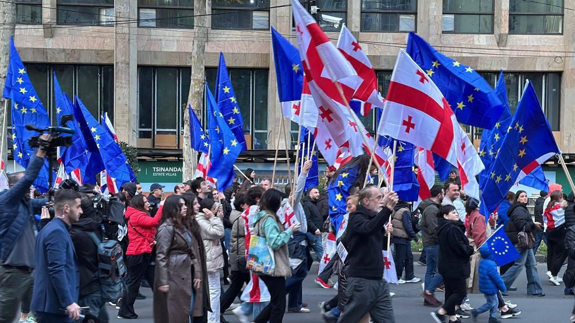 Акция протеста сторонников оппозиции в столице Грузии 20 октября 2024 года - Sputnik Грузия, 1920, 20.10.2024