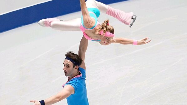 Фигуристы Анастасия Метелкина и Лука Берулава победили на этапе Гран-при NHK Trophy  - Sputnik Грузия