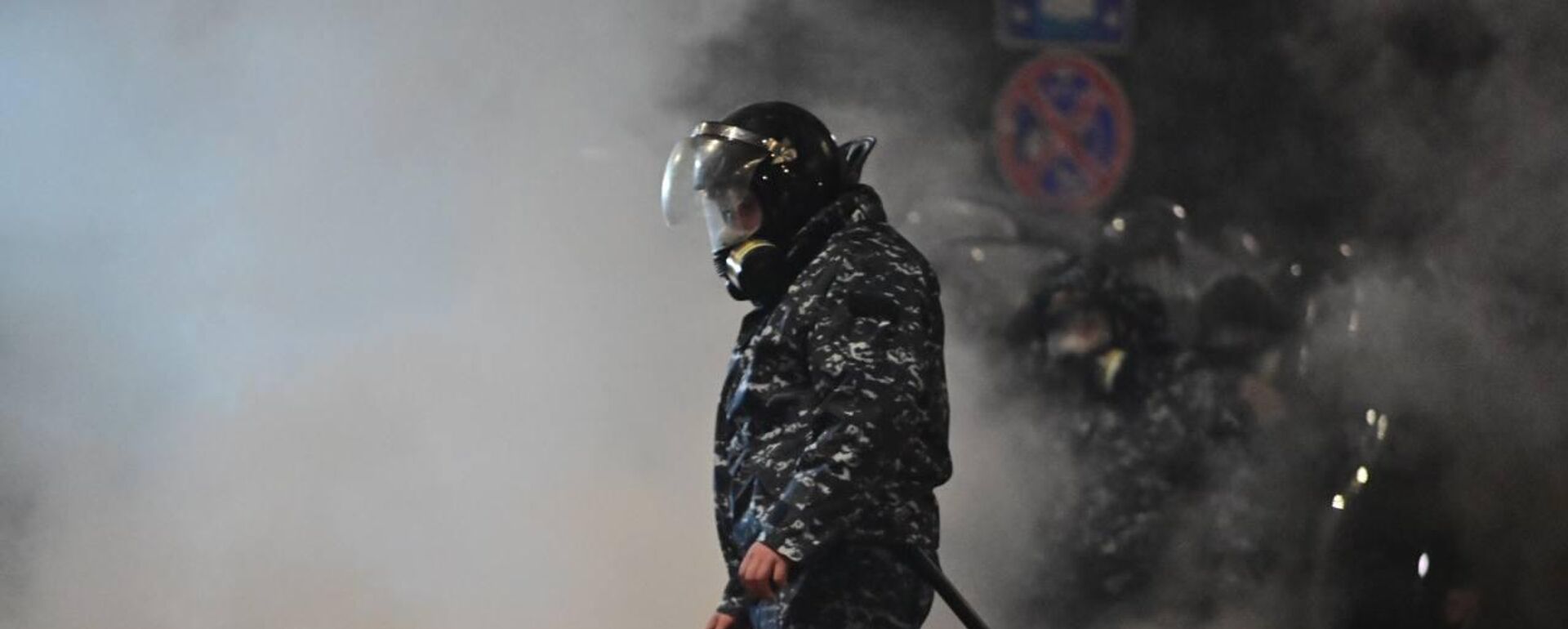 Разгон акции протеста оппозиции спецназом в ночь на 29 ноября 2024 года в центре столицы Грузии - Sputnik Грузия, 1920, 06.12.2025