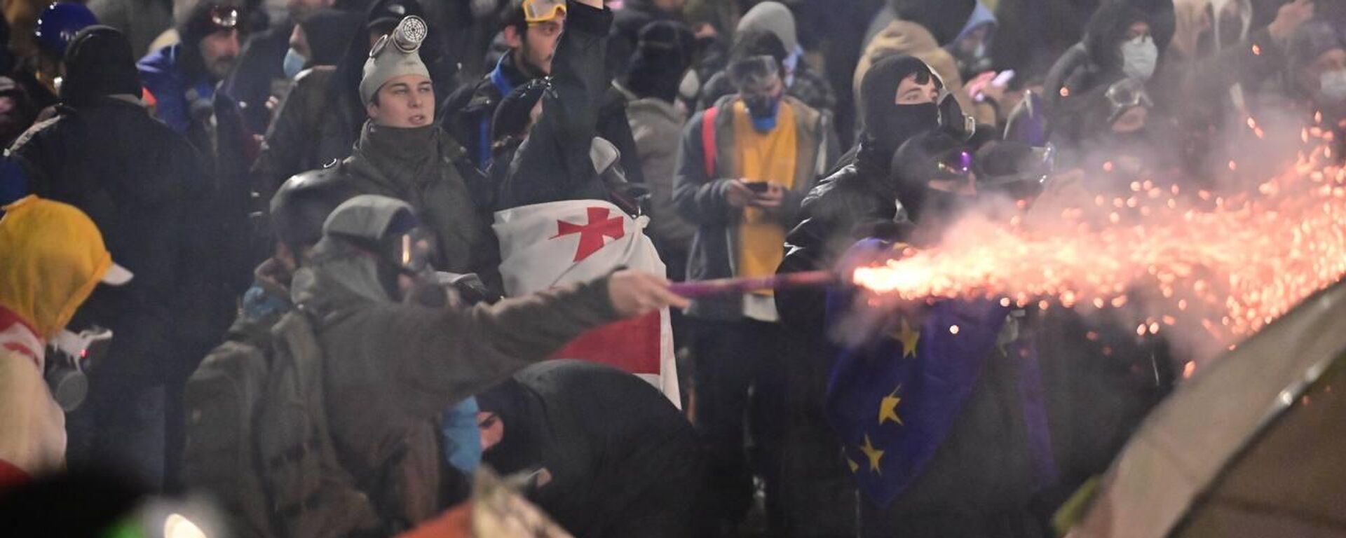 Баррикады, поджоги, погромы. Разгон акции протеста оппозиции спецназом в ночь на 30 ноября 2024 года в центре столицы Грузии - Sputnik Грузия, 1920, 15.09.2025