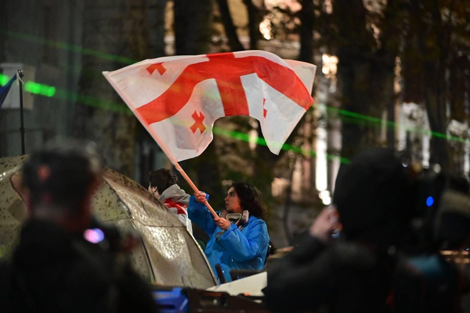 Баррикады, поджоги, погромы. Разгон акции протеста оппозиции спецназом в ночь на 30 ноября 2024 года в центре столицы Грузии - Sputnik Грузия, 1920, 30.11.2024