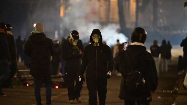 Поджоги. Разгон массовых протестов объединённой оппозиции в столице Грузии в ночь на 4 декабря 2024 года - Sputnik Грузия