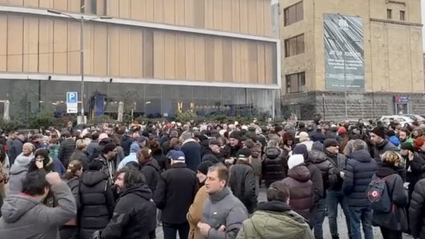 В Тбилиси прошла акция в защиту избитых журналистов — видео