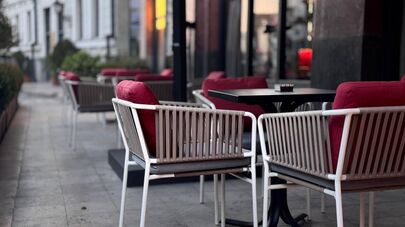 Пустующие кафе и рестораны в центре столицы Грузии в декабре 2025 года