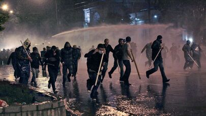 Разгон митинга оппозиции на проспекте Руставели в Тбилиси в 2011 году