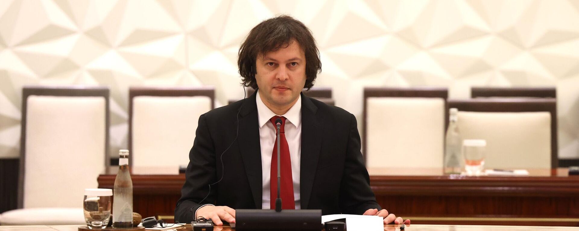 Встреча премьер-министра Грузии Ираклия Кобахидзе и главы узбекского правительства Абдуллы Арипова - Sputnik Грузия, 1920, 12.12.2025