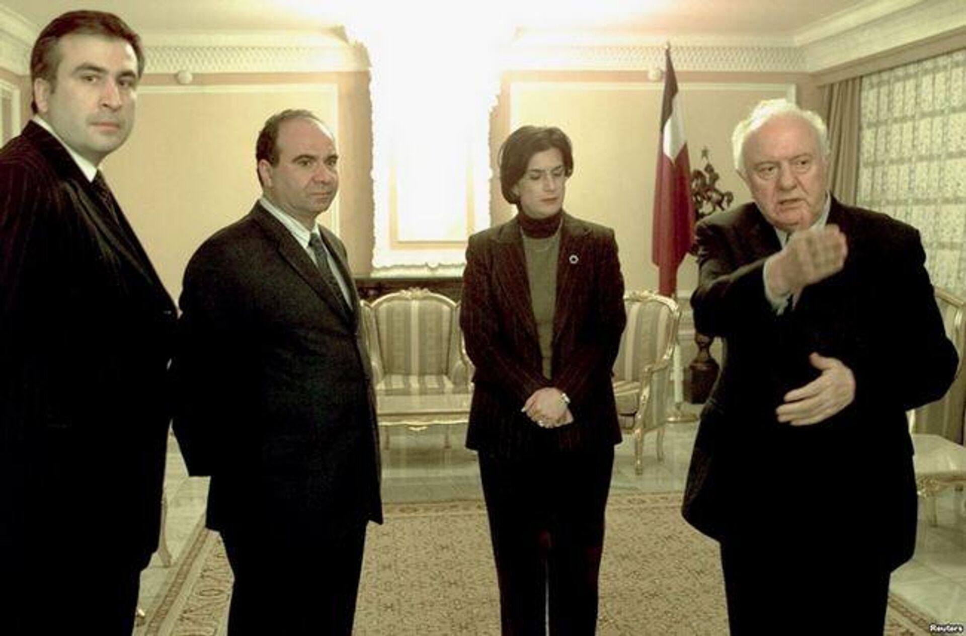 Лидеры Революции Роз на встрече с президентом Шеварднадзе, 2003 Лидеры Революции Роз на встрече с президентом Шеварднадзе, 2003 - Sputnik საქართველო, 1920, 20.03.2025