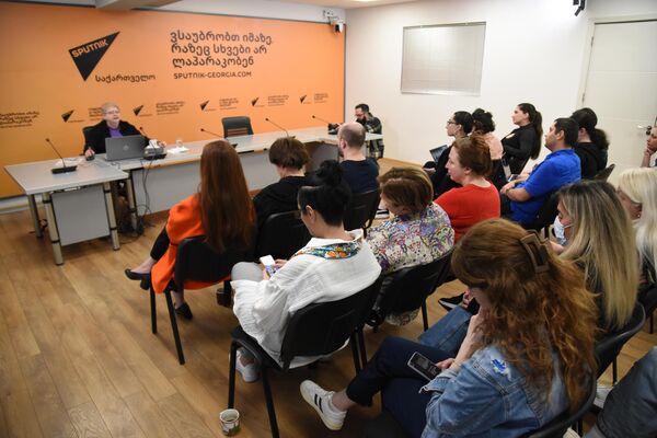 Елена Загородняя делилась конкретными приемами, рассказывала, как работают медиаплощадки Sputnik в разных странах. - Sputnik Грузия