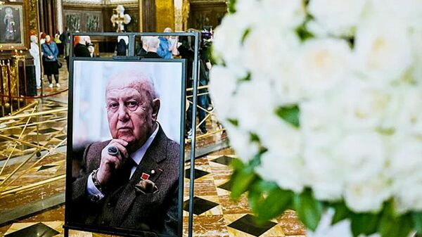 В Грузию доставили тело Зураба Церетели, которого похоронят в Тбилиси - видео - Sputnik Грузия