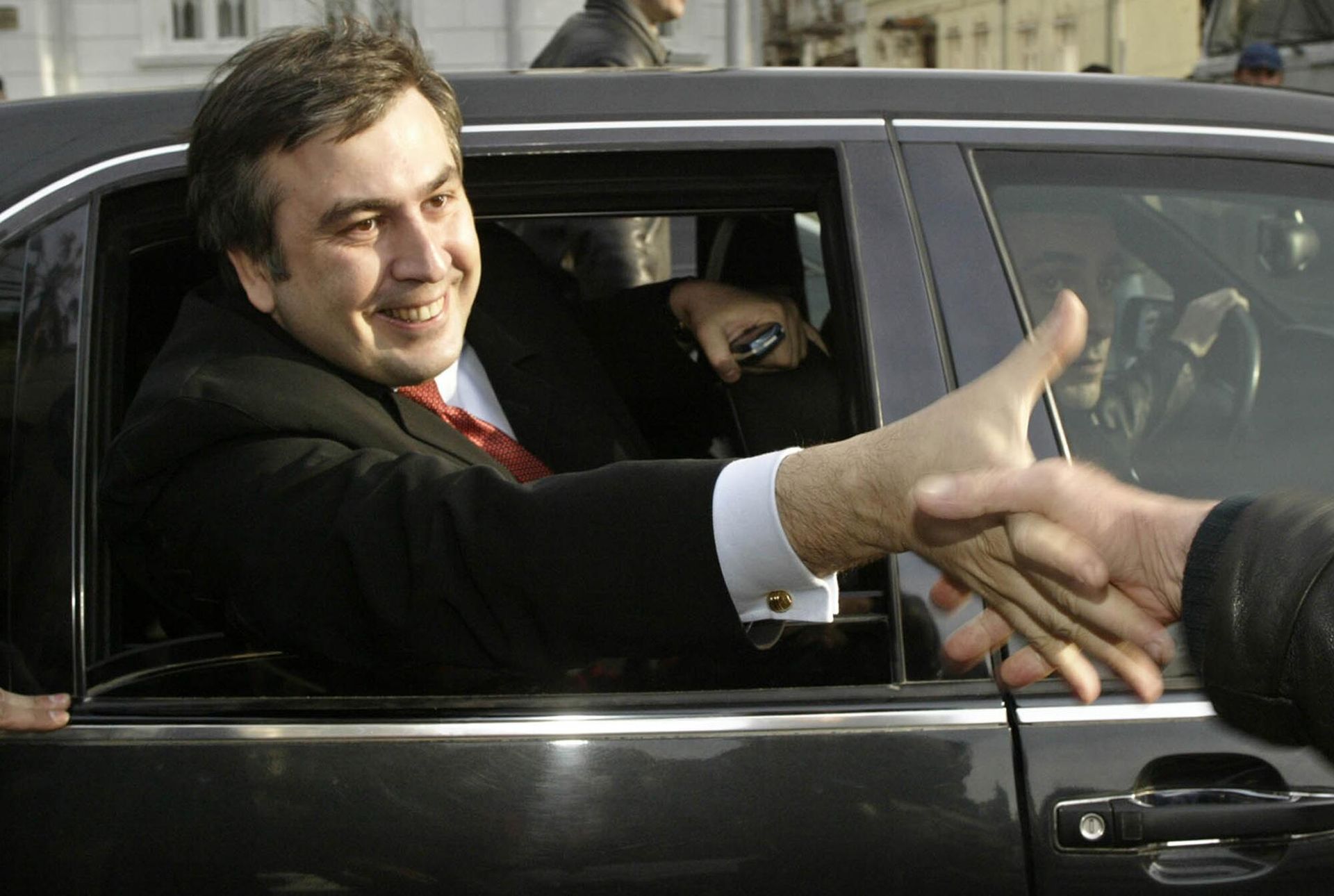 Михаил Саакашвили в Батуми 18 марта 2004 года после встречи с Асланом Абашидзе - Sputnik Грузия, 1920, 05.10.2026