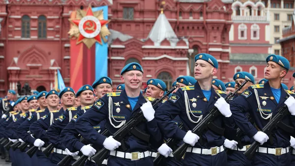 Парад в честь Дня Победы на Красной площади в Москве - видео - Sputnik Грузия