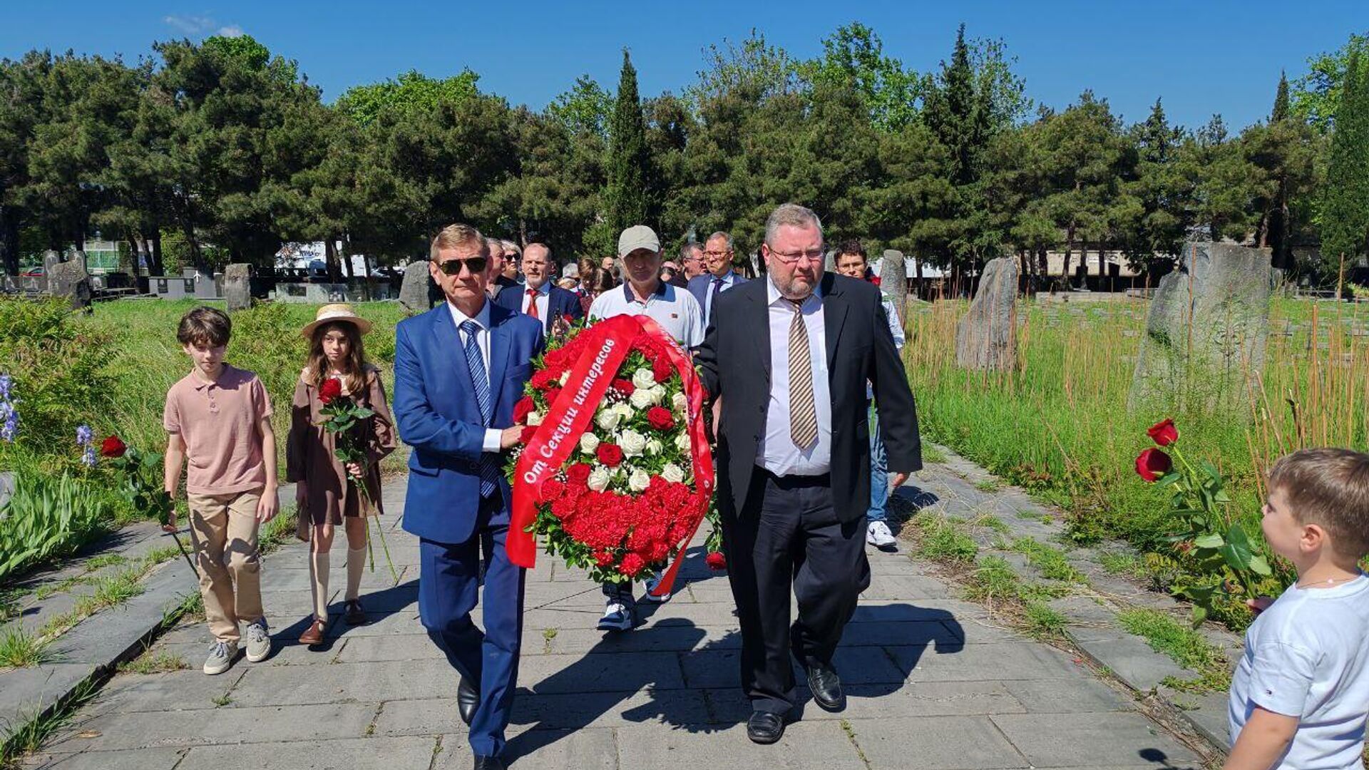 საქართველოში შვეიცარიის საელჩოს რუსეთის ინტერესების სექციის წარმომადგენლები საქართველოში შვეიცარიის საელჩოს რუსეთის ინტერესების სექციის წარმომადგენლები - Sputnik საქართველო, 1920, 09.05.2025