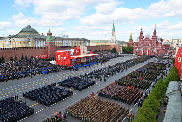 Парадные расчеты на Красной площади в Москве перед началом военного парада, посвященного 80-летию Победы в Великой Отечественной войне Парадные расчеты на Красной площади в Москве перед началом военного парада, посвященного 80-летию Победы в Великой Отечественной войне - Sputnik Грузия