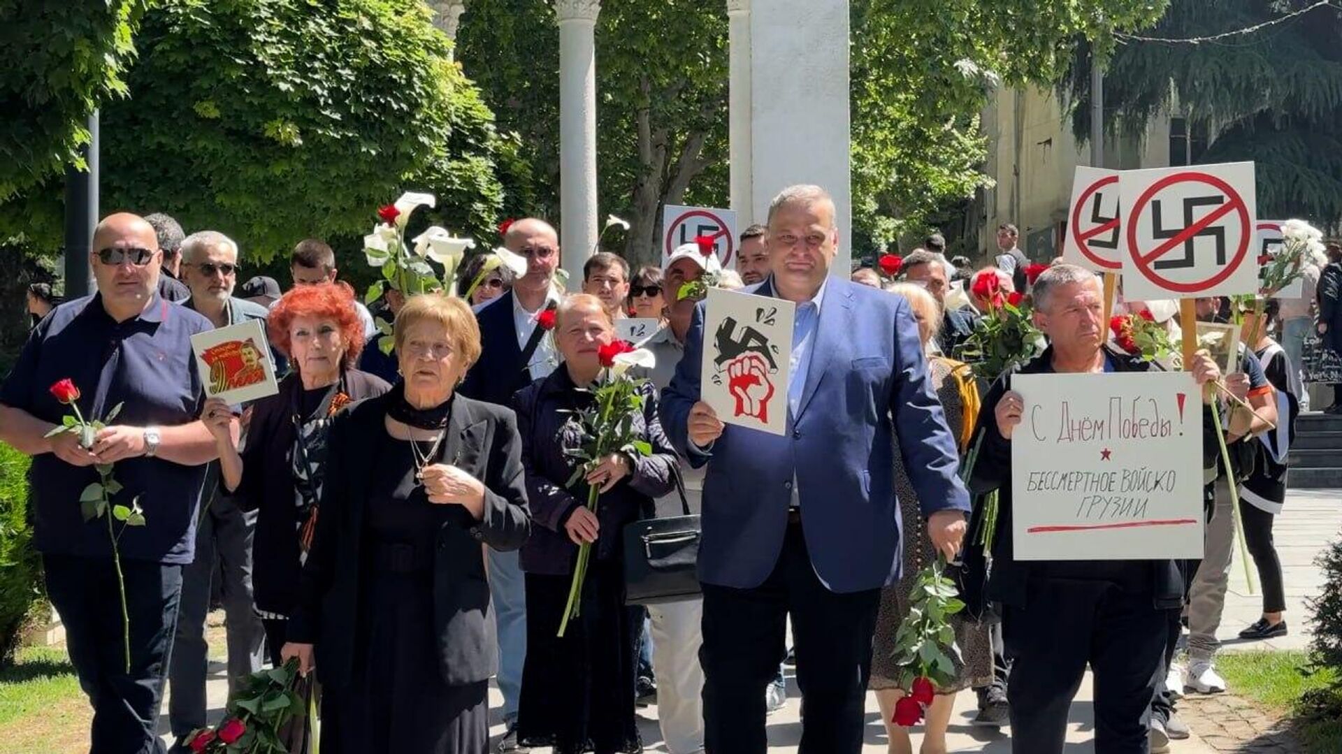 Шествие Бессмертное войско. День Победы 9 мая 2025 года в Грузии - Sputnik Грузия, 1920, 09.05.2025