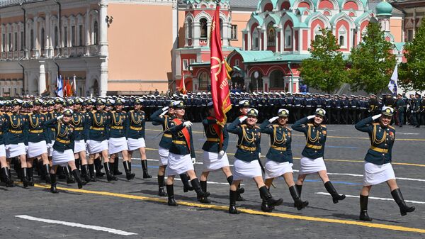 Парадный расчет военнослужащих-женщин на Красной площади в Москве на военном параде, посвященном 80-летию Победы в Великой Отечественной войне - Sputnik Грузия