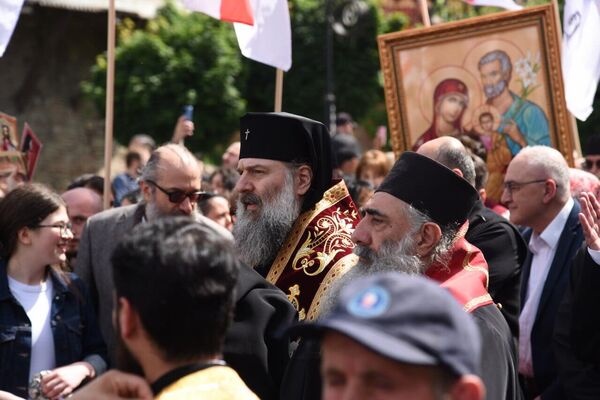 დილით ქაშვეთის ეკლესიაში მიტროპოლიტმა შიომ სადღესასწაულო მსახურება აღავლინა დილით ქაშვეთის ეკლესიაში მიტროპოლიტმა შიომ სადღესასწაულო მსახურება აღავლინა - Sputnik საქართველო