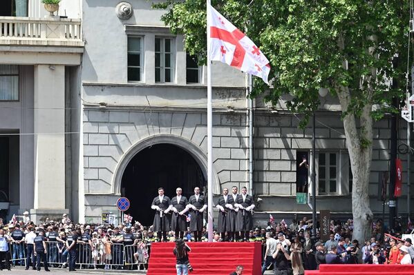 თავისუფლების მოედანზე ახალწვეულთა სამხედრო ფიცის დადება ტრადიციად იქცა - Sputnik საქართველო