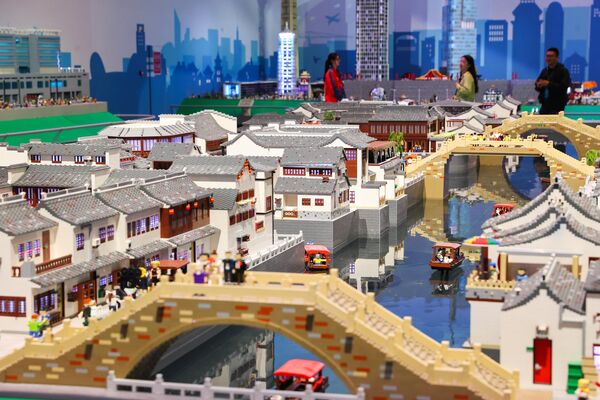 Legoland Shanghai სტუმრებს რვა თემატურ ზონას და 75-ზე მეტ ინტერაქტიულ ატრაქციონს შესთავაზებს. Legoland Shanghai სტუმრებს რვა თემატურ ზონას და 75-ზე მეტ ინტერაქტიულ ატრაქციონს შესთავაზებს. - Sputnik საქართველო
