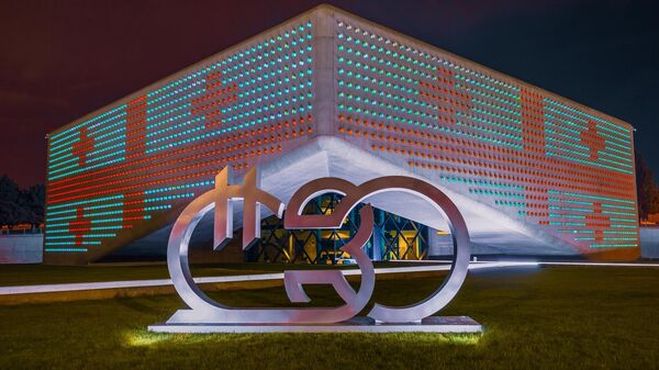 У кассового центра Национального банка организована инсталляция номиналом 30 лари - Sputnik Грузия