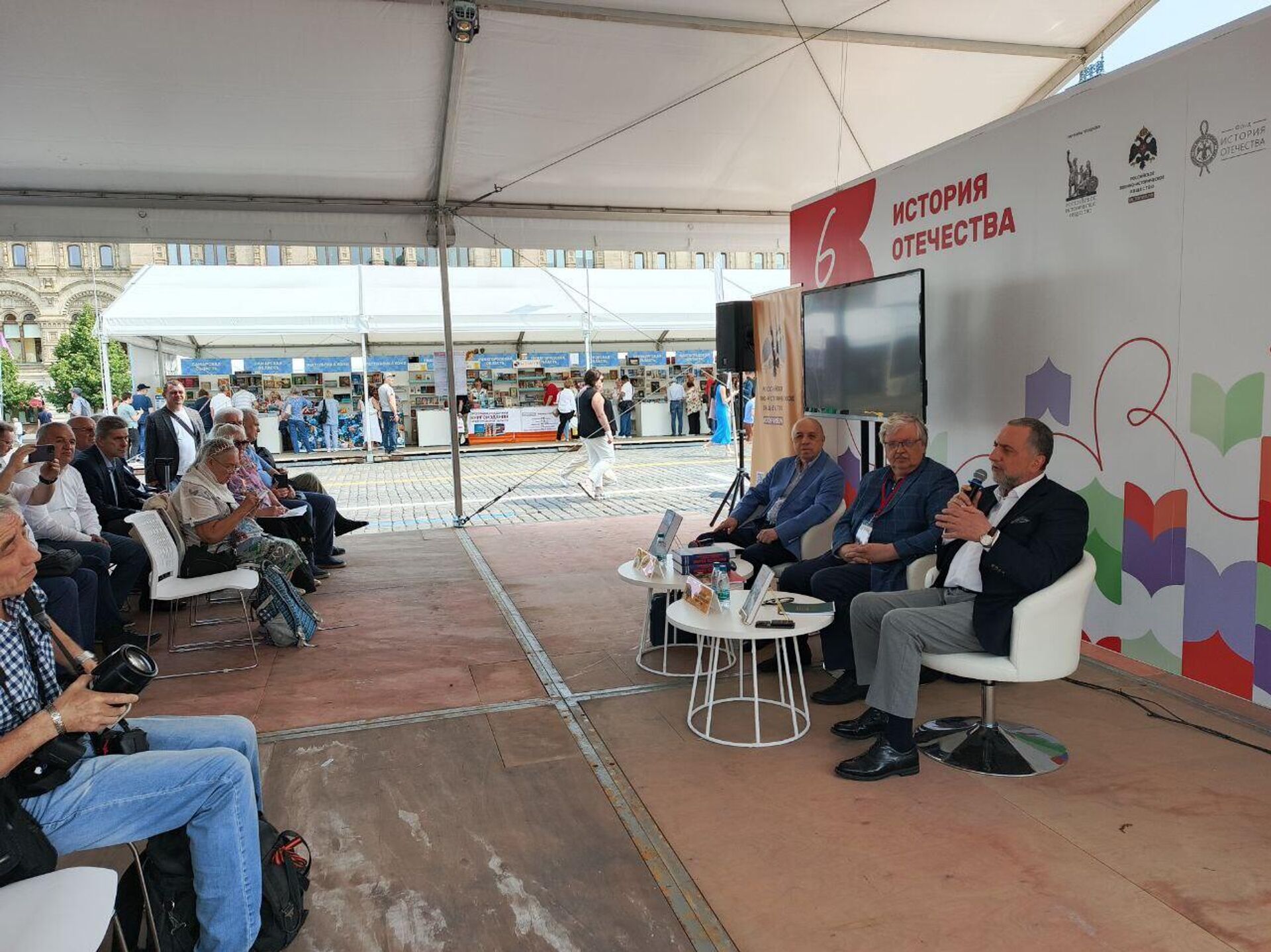 Когда мы все были русскими: в Москве прошла презентация книги Владислава Гасумянова  - Sputnik Грузия, 1920, 07.06.2025