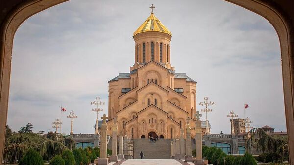Православные верующие Грузии отмечают праздник Святой Троицы – видео