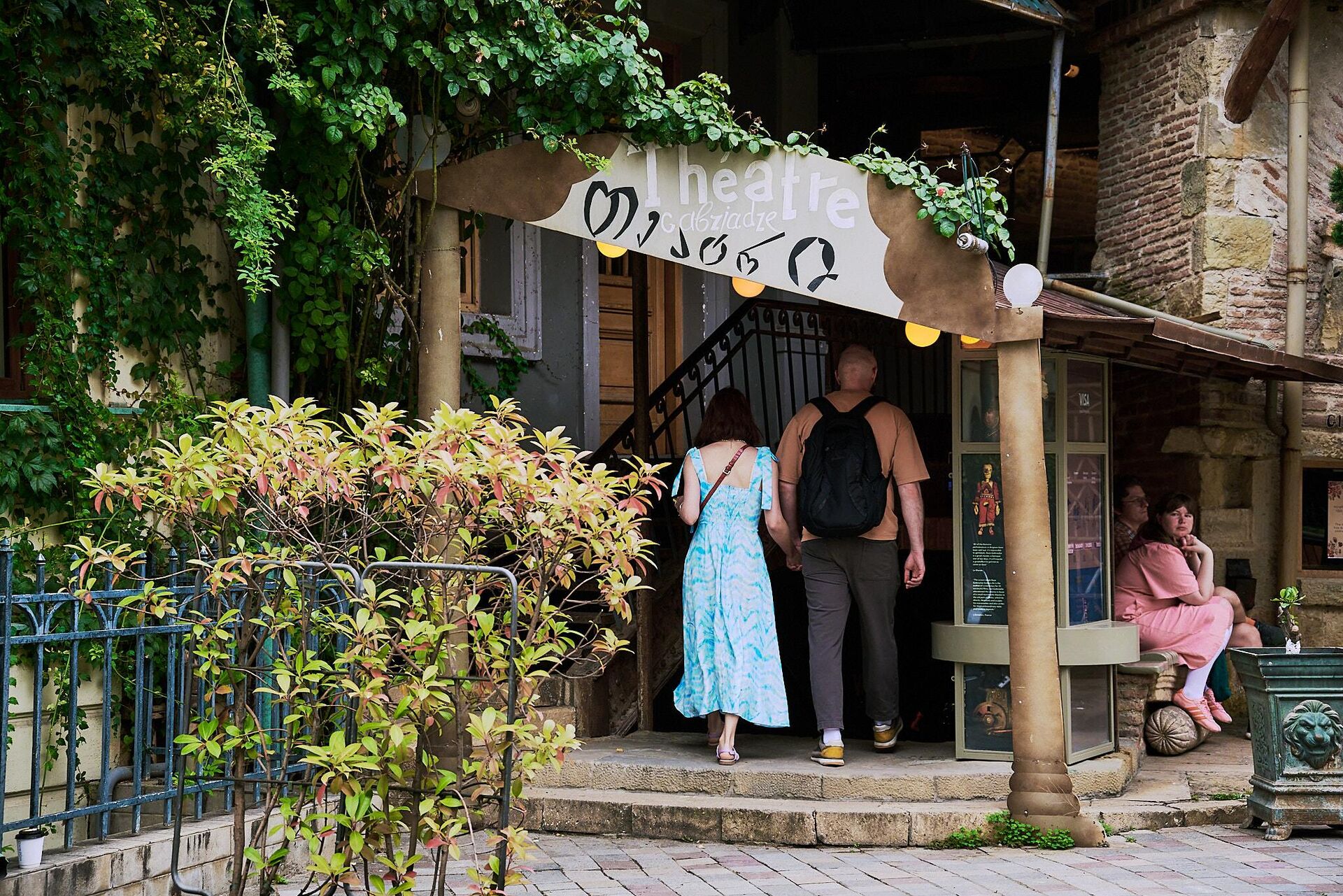 Театр марионеток Резо Габриадзе в центре грузинской столицы и кукольная башня с часами  - Sputnik Грузия, 1920, 08.04.2026
