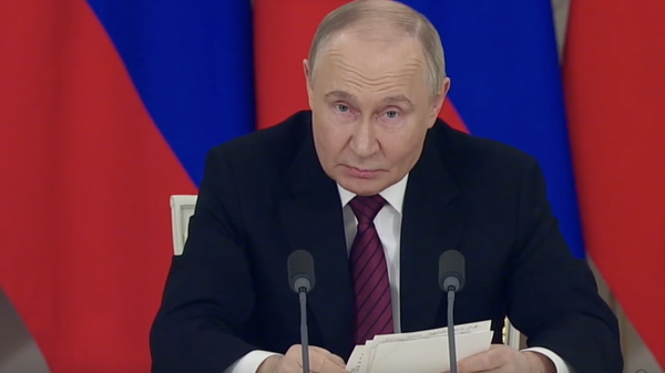 Путин общается со СМИ после мероприятий ко Дню Победы в Москве - видео - Sputnik Грузия