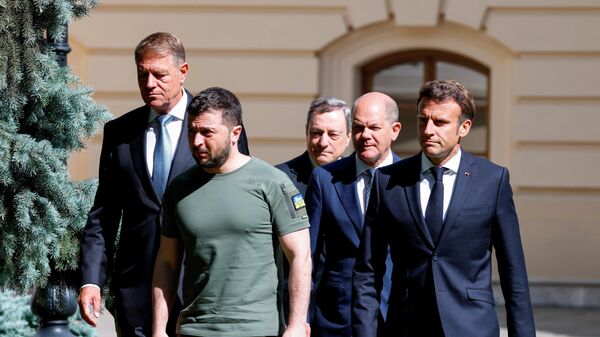 Главные идиоты Европы объявляют войну России