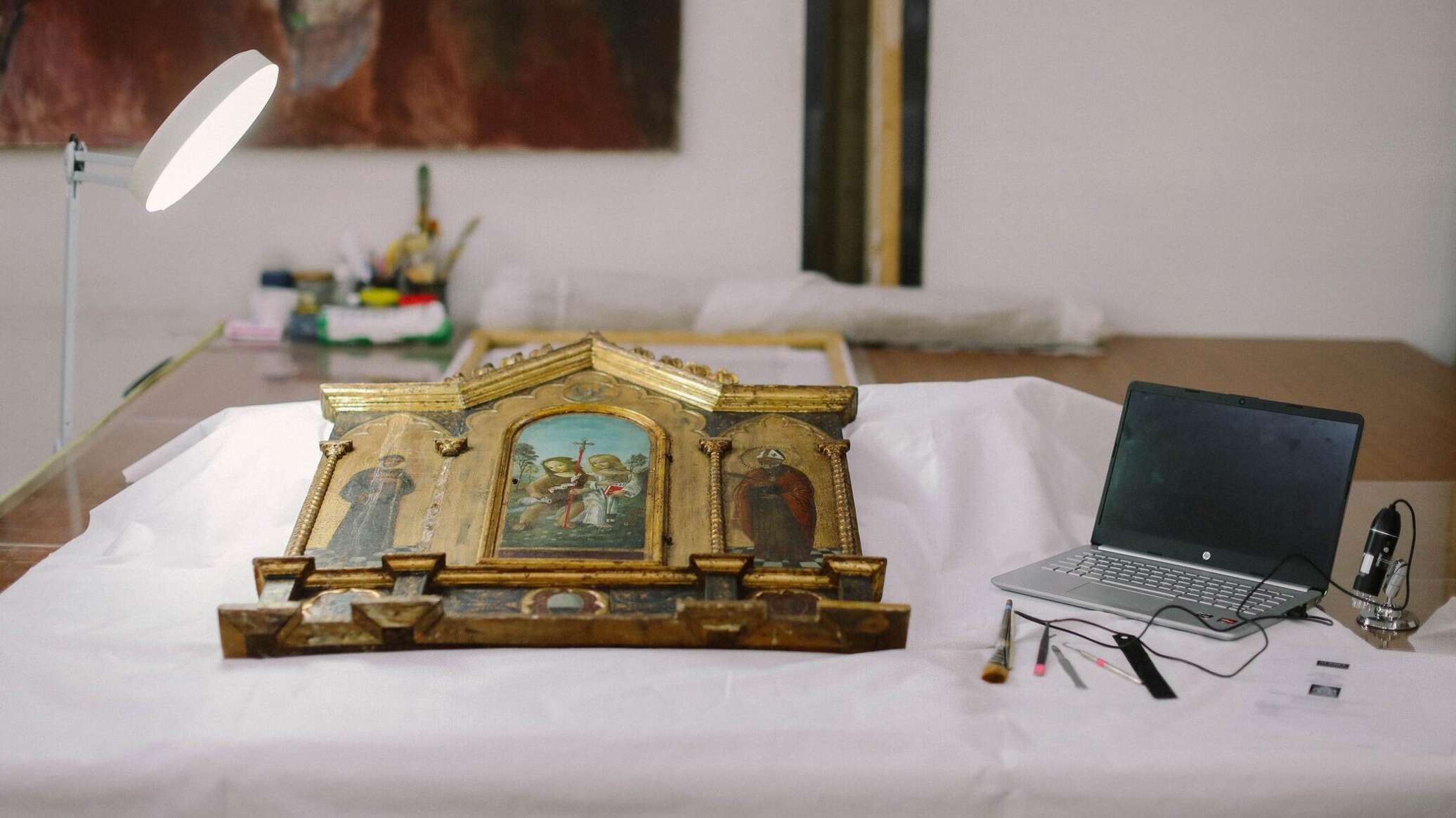 В Грузию вернули позолоченный триптих XVI века