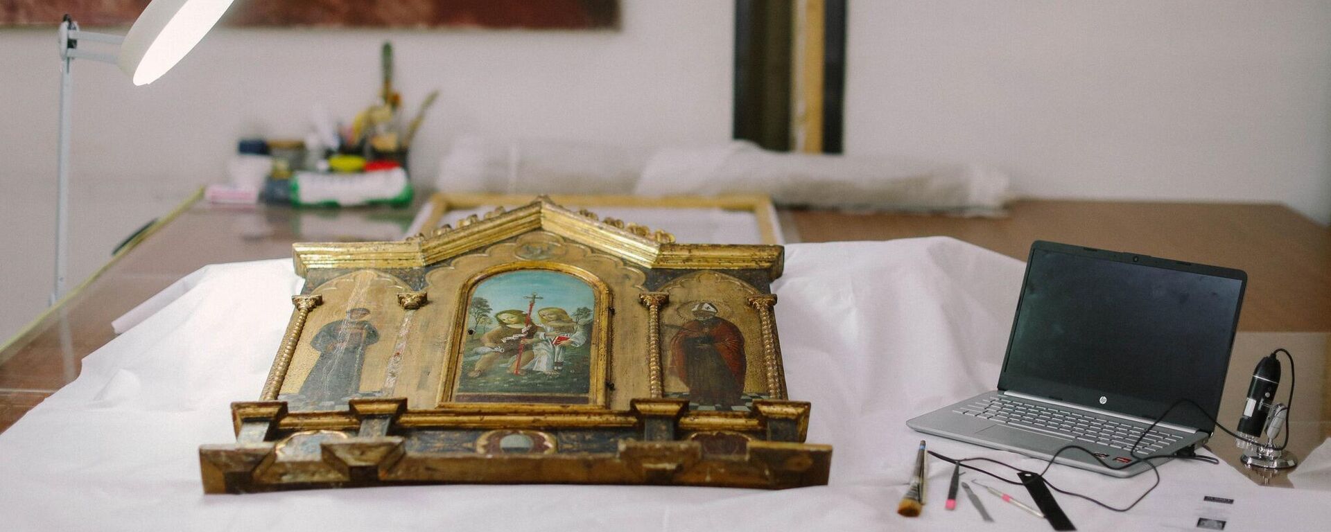 Позолоченный триптих XVI века Позолоченный триптих XVI века - Sputnik Грузия, 1920, 28.07.2025