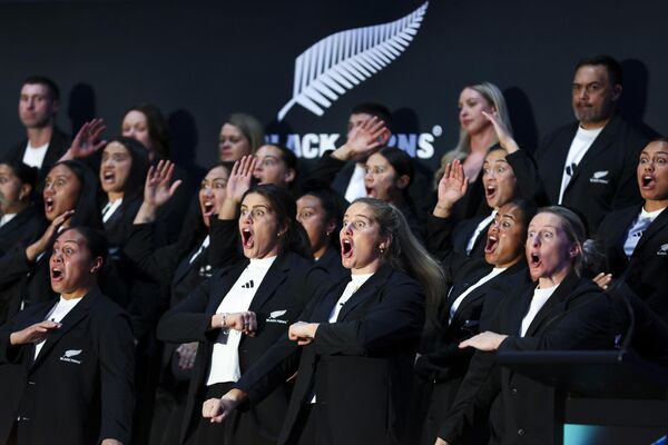 Исполнение хаки во время объявления состава команды Black Ferns на Кубок мира по регби 2025 года в Новой Зеландии. - Sololaki Грузия