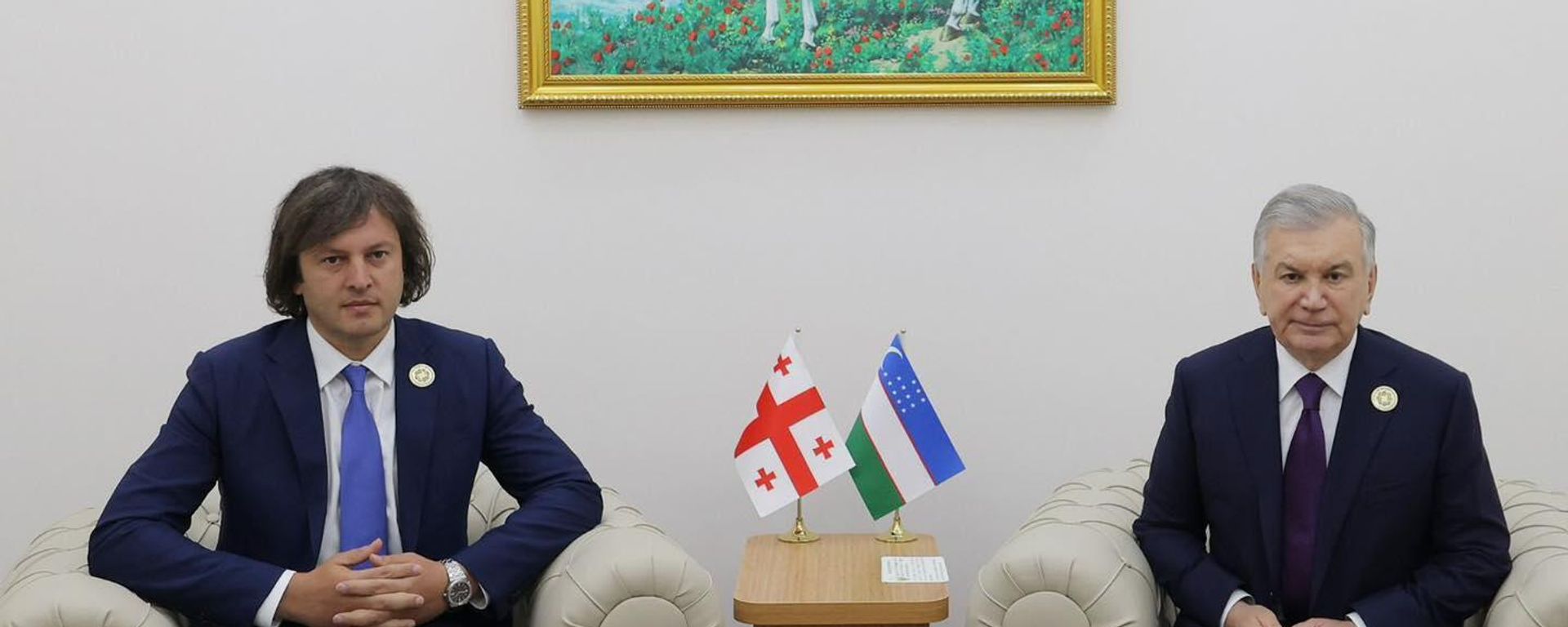 Премьер-министр Грузии Ираклий Кобахидзе и президент Узбекистана Шавкат Мирзиеев  - Sputnik Грузия, 1920, 01.07.2026