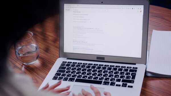 Когда скорость интернета в Грузии радует и огорчает одновременно - видео - Sputnik Грузия