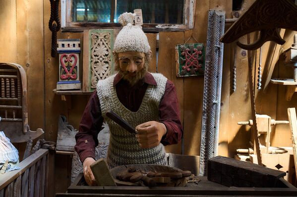 Фигуры в музее поражают тем, что их создатель старался изобразить не только лица, но и выражение на них.  - Sputnik Грузия