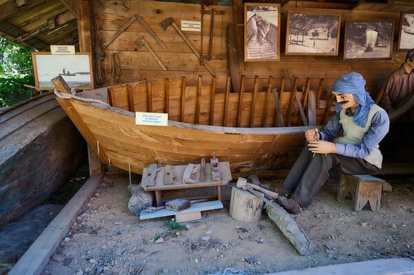 В музее представлены фигуры людей, которые занимались более 100 лет назад различными ремеслами и промыслом. - Sputnik Грузия