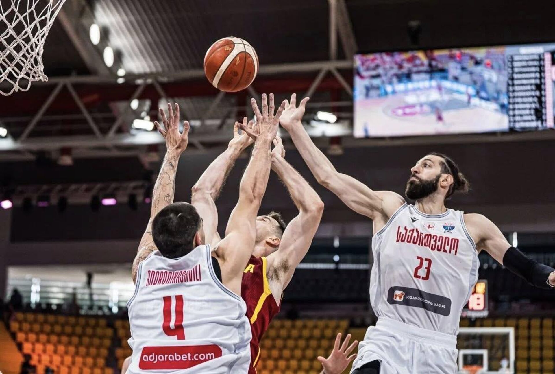 Сборная Грузии по баскетболу победила действующего чемпиона Европы Испанию в стартовом матче группового этапа чемпионата Европы – со счетом 83:69 - Sputnik Грузия, 1920, 06.09.2025