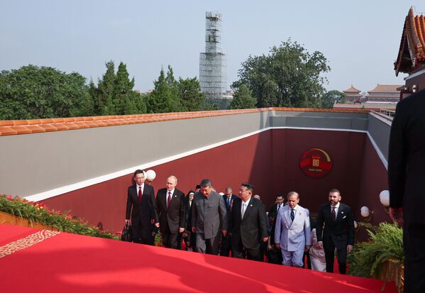 Президент РФ Владимир Путин, председатель КНР Си Цзиньпин, председатель государственных дел КНДР Ким Чен Ын  и премьер-министр Пакистана Шахбаз Шариф - Sputnik Грузия