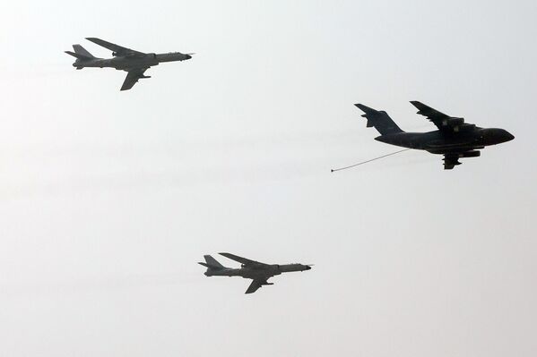 Воздушная часть военного парада на площади Тяньаньмэнь - Sputnik Грузия