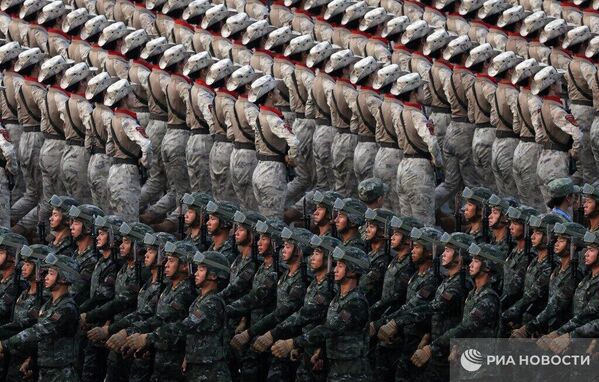 Всего в параде приняли участие 45 формирований войск, в том числе впервые войска по защите киберпространства. - Sputnik Грузия