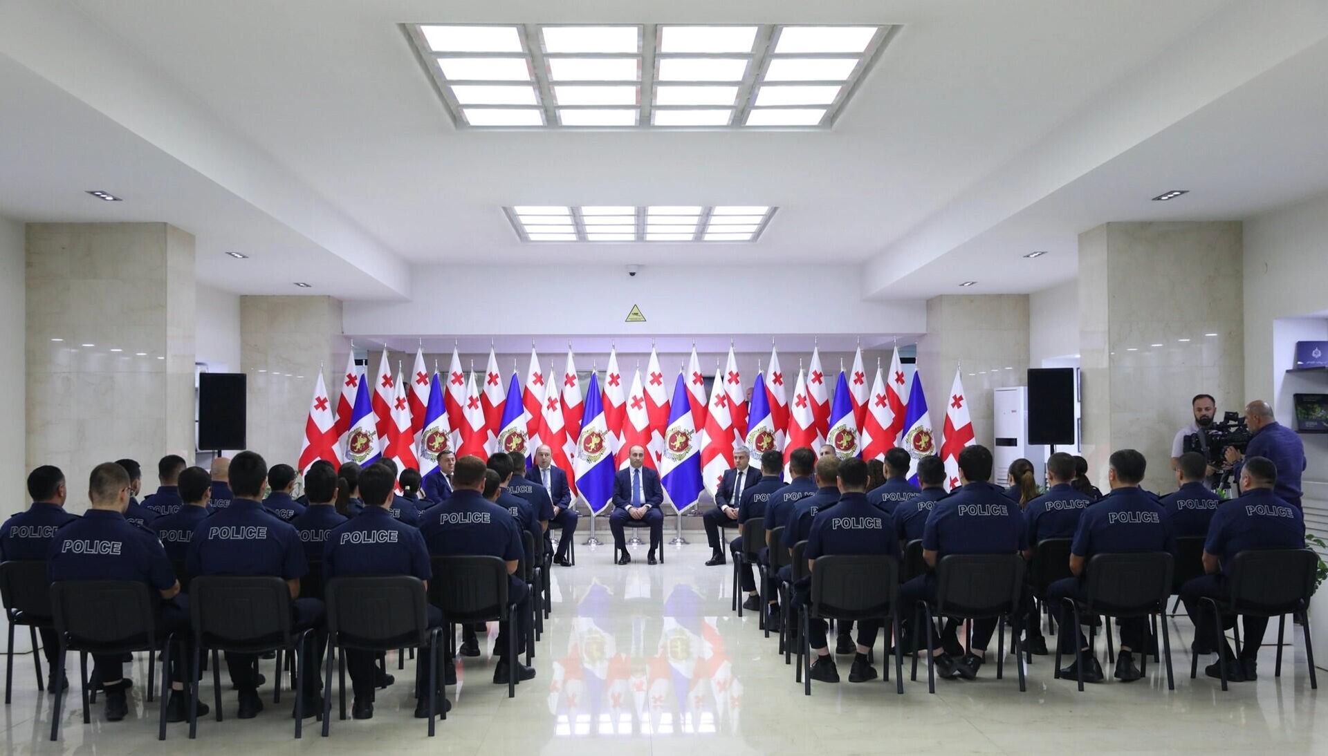 Офицеры правопорядка заступили на службу в трех городах Грузии – Телави, Кутаиси и Гори - Sputnik Грузия, 1920, 07.09.2025