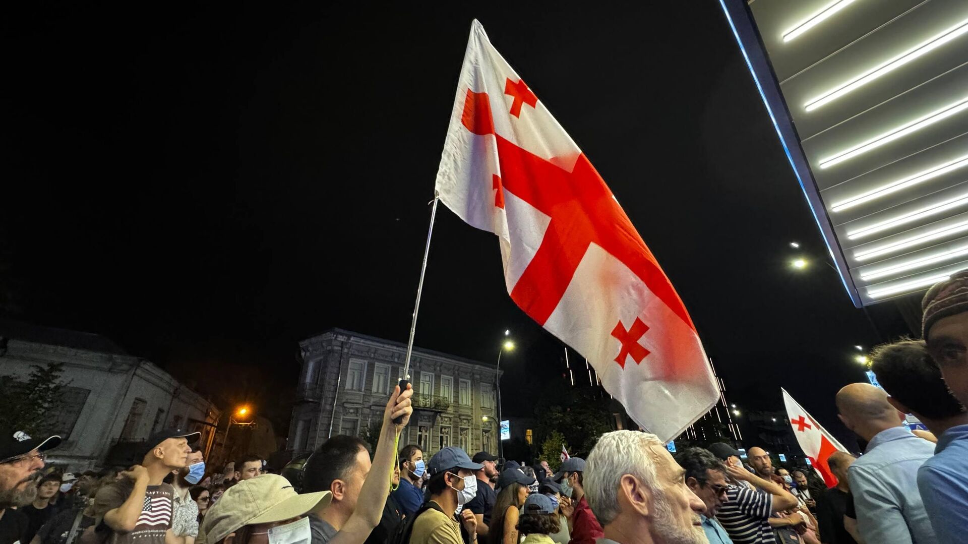 Акция протеста прозападной оппозиции у избирательного штаба Кахи Каладзе Акция протеста прозападной оппозиции у избирательного штаба Кахи Каладзе - Sputnik Грузия, 1920, 31.12.2025