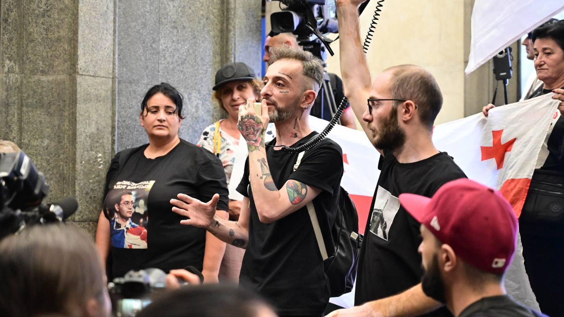 Акция протеста прозападной оппозиции у избирательного штаба Кахи Каладзе - Sputnik Грузия, 1920, 25.09.2025