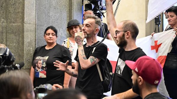 Акция протеста прозападной оппозиции у избирательного штаба Кахи Каладзе - Sputnik Грузия